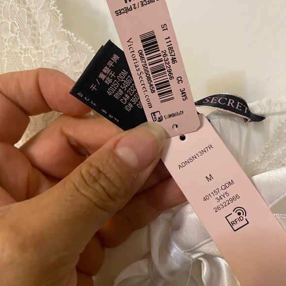 Victoria's Secret Very SexyWhite Lace Babydoll - Picture 7 of 8